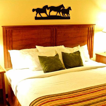 Arbuckle Lodge Gillette Room photo